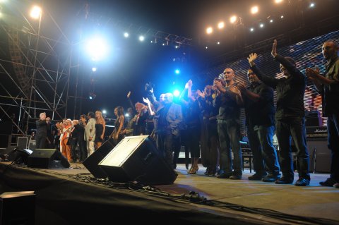 134 - saluto finale di tutti gli artisti della terza serata